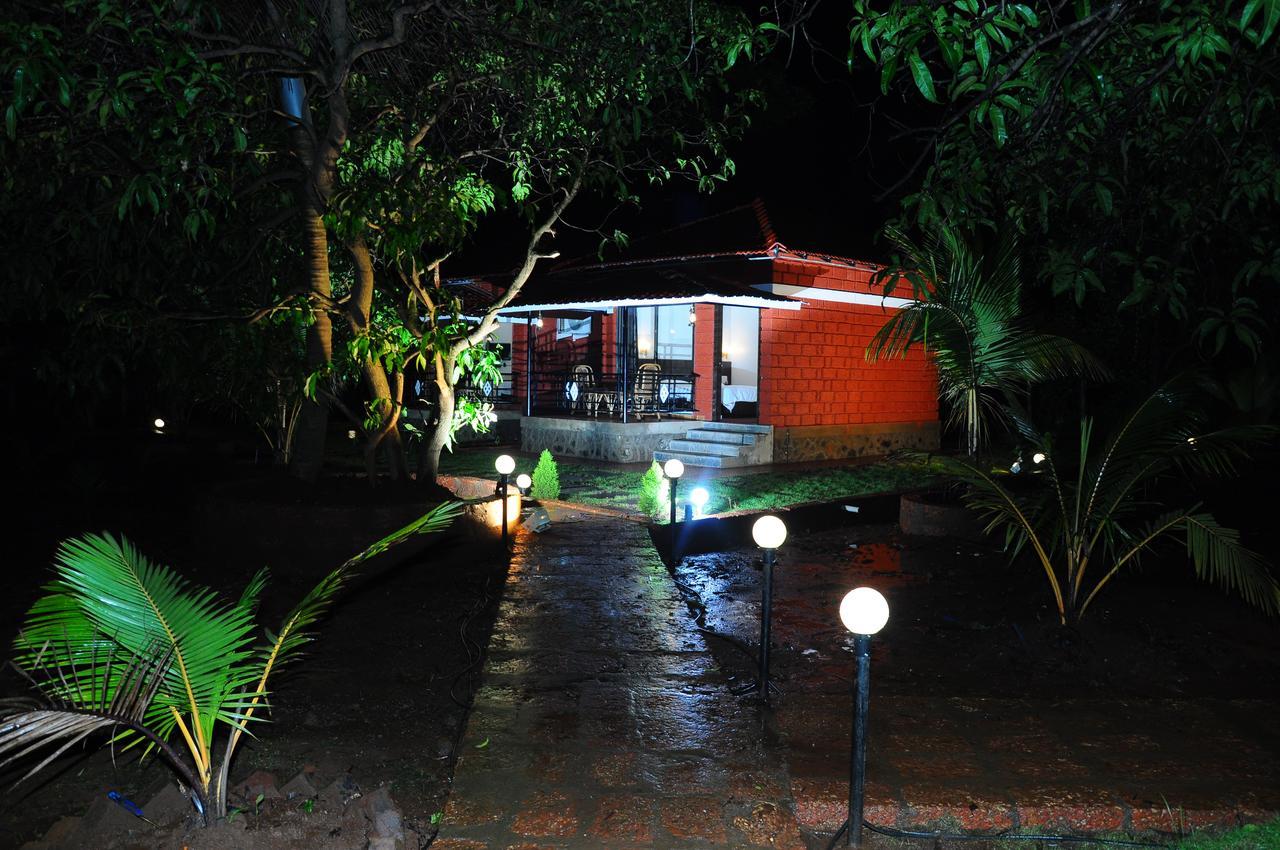 Red Roof Farmhouse Chiplūn Exterior foto